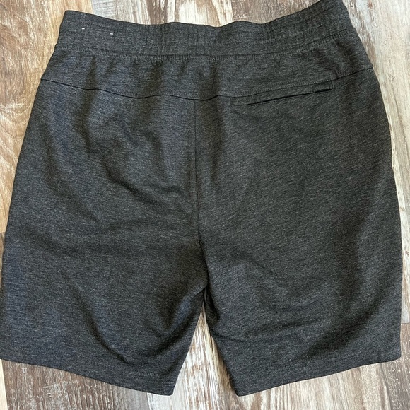 90 Degree by reflex Men's Gray Shorts - Picture 5 of 6